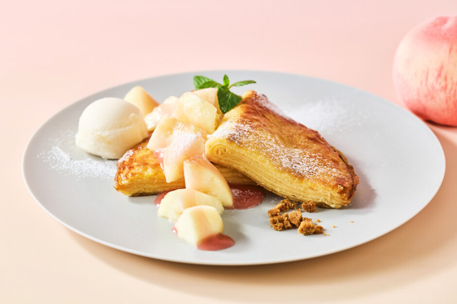 フレッシュピーチのミルフィーユパンケーキ