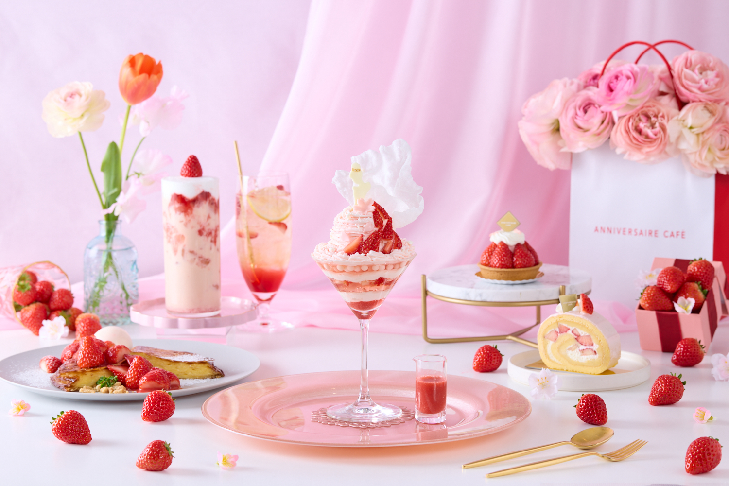 「Strawberry Celebration Sweets Fair」開催！2/25~5/12の期間限定